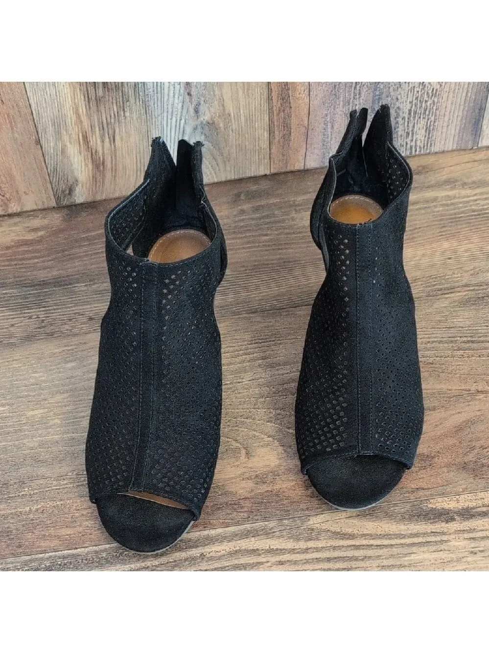 a.n.a Black Cutout Wedge Zip Back Peep Toe Sandals 7.5 L103